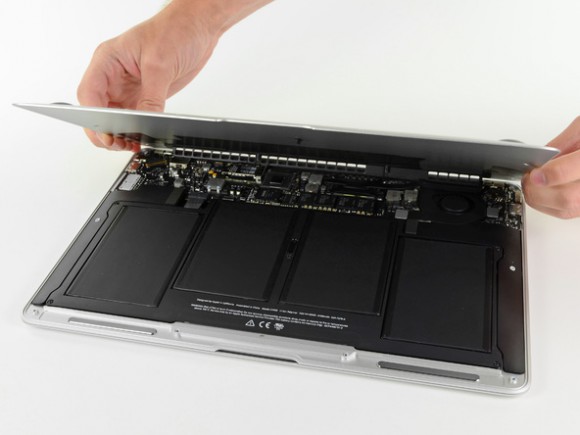 MacBook Air Teardown 1
