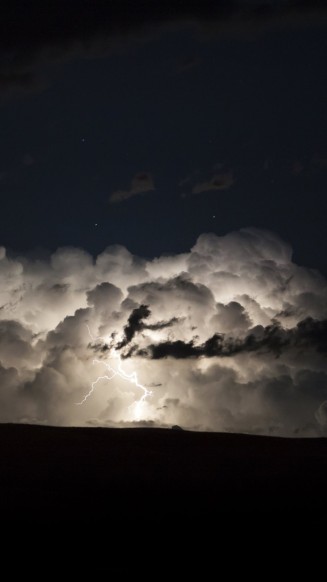 Wallpaper Weekends: Lightning - Nature's Fierce Beauty : iPhone Wallpaper Weekends: Lightning - Nature's Fierce Beauty : iPhone