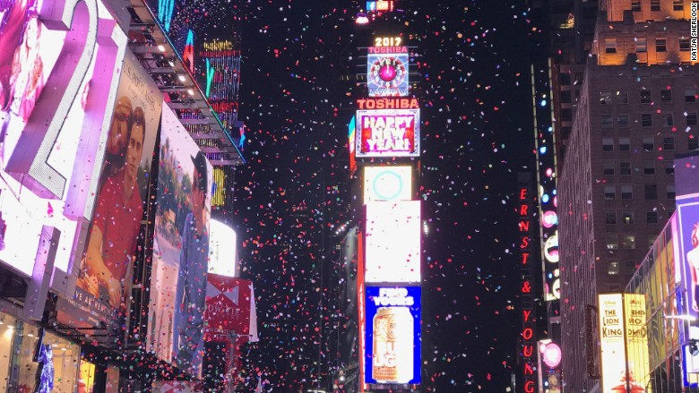 15 Photographers Use The iPhone 7 to Show New Years Eve Celebrations Around the Globe 15 Photographers Use The iPhone 7 to Show New Years Eve Celebrations Around the Globe