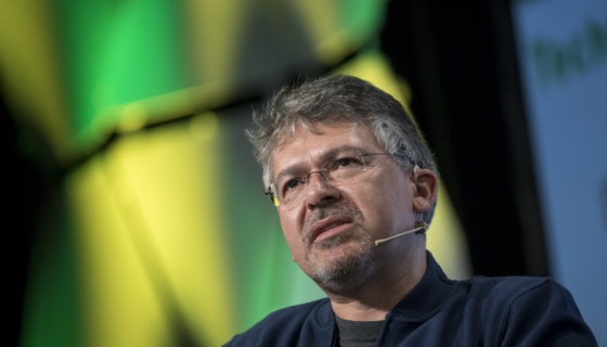 Apple Lures Google's Chief of Search and Artificial Intelligence Into the Apple Fold Apple Lures Google's Chief of Search and Artificial Intelligence Into the Apple Fold